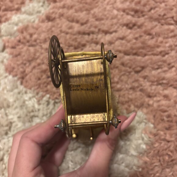 HOUSE of LOUIS NICHOLE Kurt Adler Resin VICTORIAN BABY CARRIAGE MISSING WHEELS - Picture 4 of 4